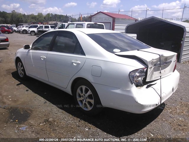 JTDBE32K940265256 - 2004 TOYOTA CAMRY LE/XLE WHITE photo 3