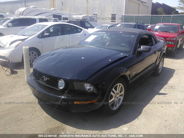 1ZVFT85H365104117 - 2006 FORD MUSTANG GT BLACK photo 2