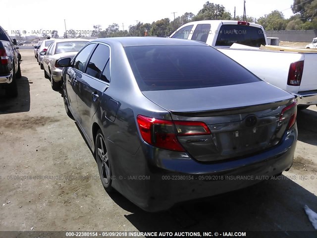 4T1BF1FKXDU649062 - 2013 TOYOTA CAMRY L/SE/LE/XLE 灰色 照片 3