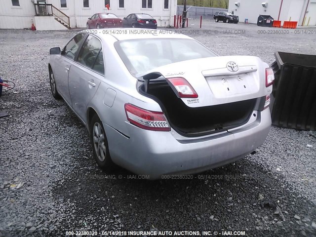 4T4BF3EK9BR151709 - 2011 TOYOTA CAMRY SE/LE/XLE SILVER photo 3