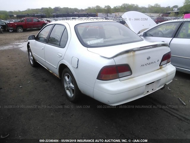 JN1CA21D8WT523994 - 1998 NISSAN MAXIMA GLE/GXE/SE WHITE photo 3