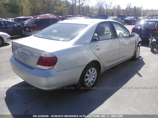 4T1BE32K75U610709 - 2005 TOYOTA CAMRY LE/XLE/SE ვერცხლისფერი ფოტო 4