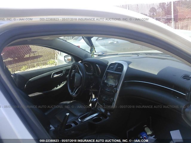 1G11H5SL5EF258271 - 2014 CHEVROLET MALIBU LTZ 银色 照片 5