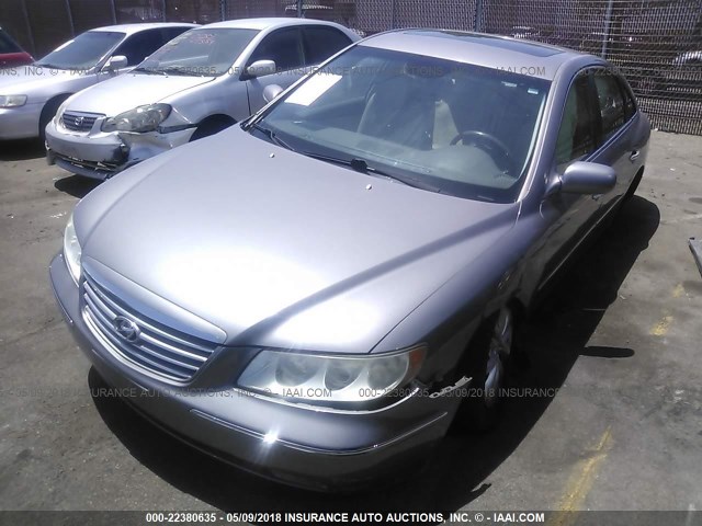 KMHFC46FX6A123243 - 2006 HYUNDAI AZERA SE/LIMITED GRAY photo 2