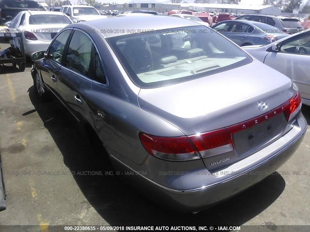 KMHFC46FX6A123243 - 2006 HYUNDAI AZERA SE/LIMITED GRAY photo 3