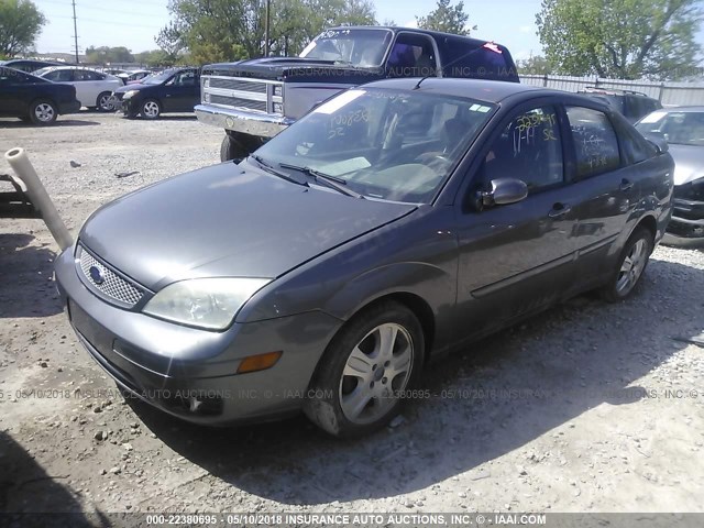 1FAFP38Z75W202032 - 2005 FORD FOCUS ZX4 ST GRAY photo 2