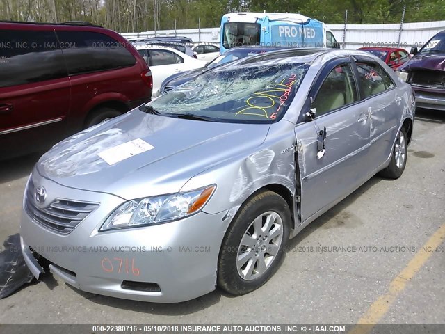 JTNBB46KX73022322 - 2007 TOYOTA CAMRY NEW GENERAT HYBRID SILVER photo 2