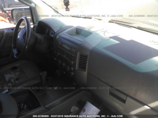 5N1AA08B34N715625 - 2004 NISSAN ARMADA SE/LE BLACK photo 5