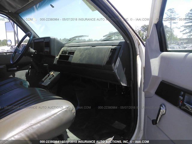 1GBJ7H1CXWJ113243 - 1998 CHEVROLET C-SERIES C7H042 თეთრი ფოტო 5