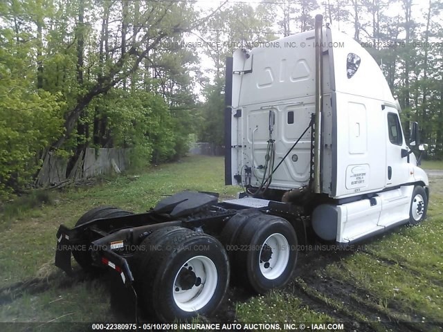 1FUJGLBG6CSBM1798 - 2012 FREIGHTLINER CASCADIA 125  WHITE photo 4