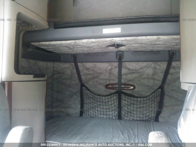 1FUJGLBG6CSBM1798 - 2012 FREIGHTLINER CASCADIA 125  WHITE photo 7