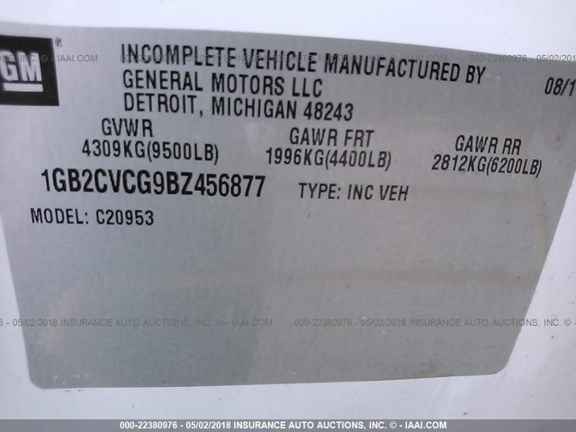 1GB2CVCG9BZ456877 - 2011 CHEVROLET SILVERADO C2500 HEAVY DUTY WHITE photo 9