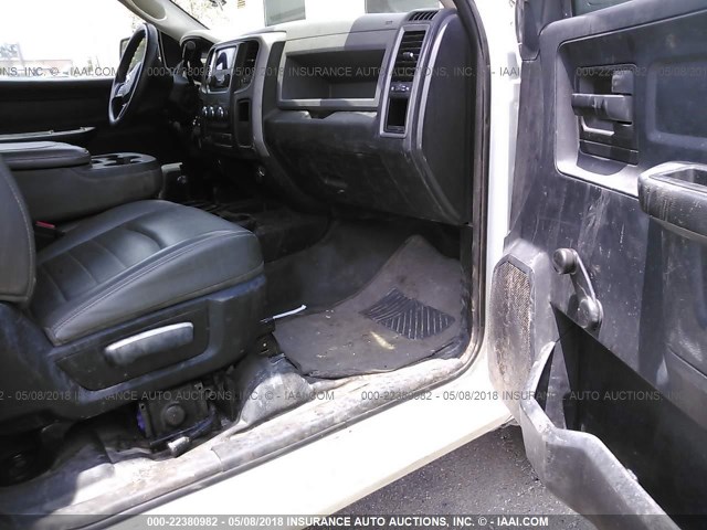 3C6LR5AL8DG566909 - 2013 RAM 2500 ST WHITE photo 5