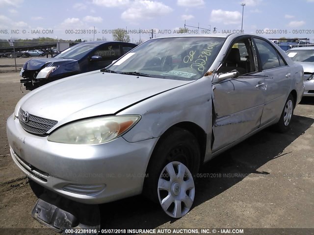 4T1BE32K43U224262 - 2003 TOYOTA CAMRY LE/XLE/SE SILVER photo 2