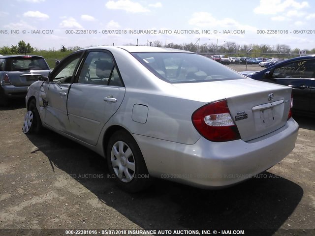 4T1BE32K43U224262 - 2003 TOYOTA CAMRY LE/XLE/SE SILVER photo 3