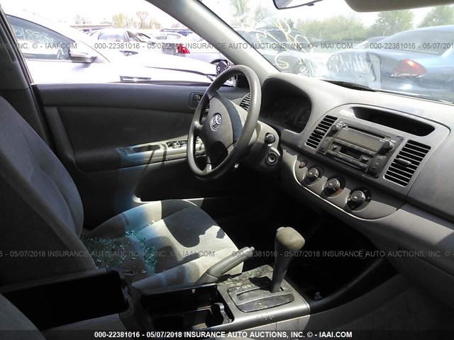 4T1BE32K43U224262 - 2003 TOYOTA CAMRY LE/XLE/SE SILVER photo 5