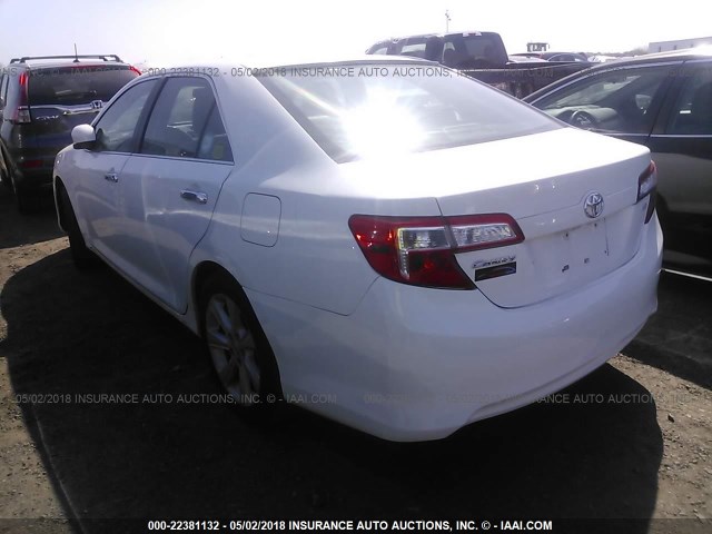 4T4BF1FK7CR195390 - 2012 TOYOTA CAMRY SE/LE/XLE WHITE photo 3