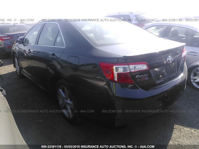 4T1BF1FK4DU205045 - 2013 TOYOTA CAMRY L/SE/LE/XLE BLACK photo 3