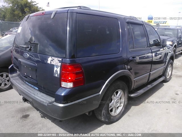 1FMRU15W24LA23486 - 2004 FORD EXPEDITION XLT BLUE photo 4