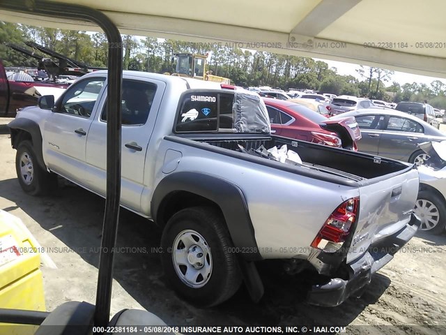 5TFJX4GN4DX017115 - 2013 TOYOTA TACOMA DOUBLE CAB SILVER photo 3