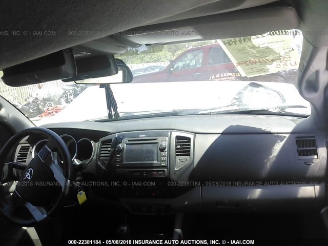 5TFJX4GN4DX017115 - 2013 TOYOTA TACOMA DOUBLE CAB ვერცხლისფერი ფოტო 5