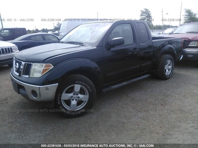 1N6AD06U75C405584 - 2005 NISSAN FRONTIER KING CAB LE/SE/OFF ROAD BLACK photo 2