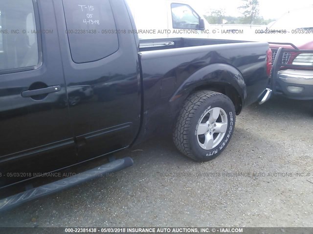 1N6AD06U75C405584 - 2005 NISSAN FRONTIER KING CAB LE/SE/OFF ROAD BLACK photo 6