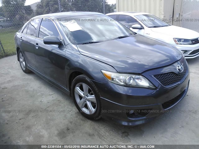 4T1BF3EK7BU214090 - 2011 TOYOTA CAMRY SE/LE/XLE GRAY photo 1