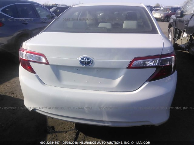 4T1BD1FK1DU091107 - 2013 TOYOTA CAMRY HYBRID/LE/XLE WHITE photo 6