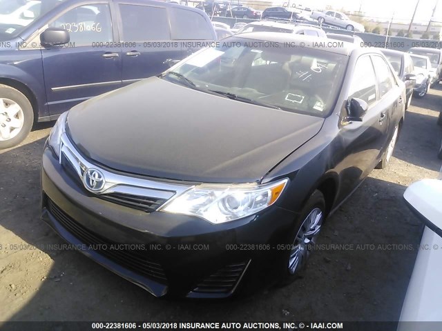 4T1BD1FK7DU088034 - 2013 TOYOTA CAMRY HYBRID/LE/XLE 黑色 照片 2