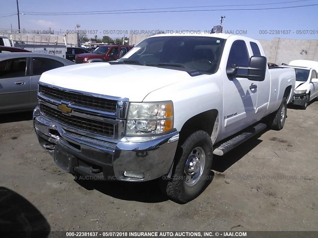 1GCHC29K77E509770 - 2007 CHEVROLET SILVERADO C2500 HEAVY DUTY WHITE photo 2