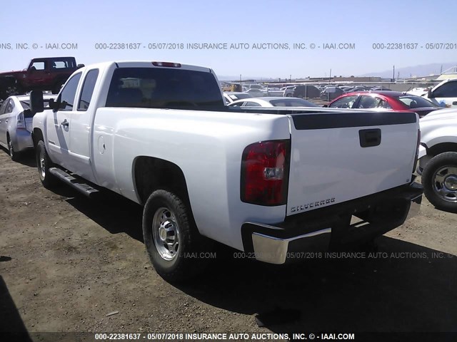 1GCHC29K77E509770 - 2007 CHEVROLET SILVERADO C2500 HEAVY DUTY WHITE photo 3