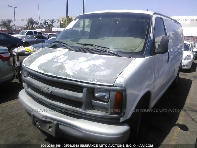 1GCFG25W9Y1137832 - 2000 CHEVROLET EXPRESS G2500  WHITE photo 2