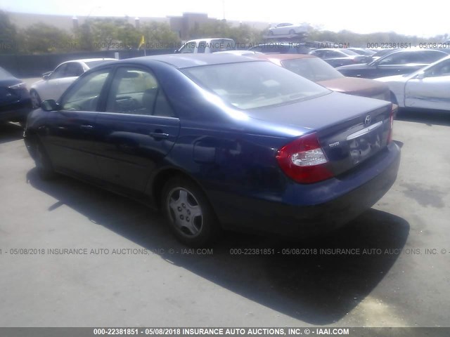 JTDBE32K520099895 - 2002 TOYOTA CAMRY LE/XLE/SE Dark Blue photo 3