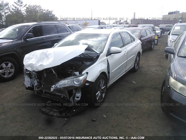 4T1BF1FK8FU102343 - 2015 TOYOTA CAMRY LE/XLE/SE/XSE WHITE photo 2