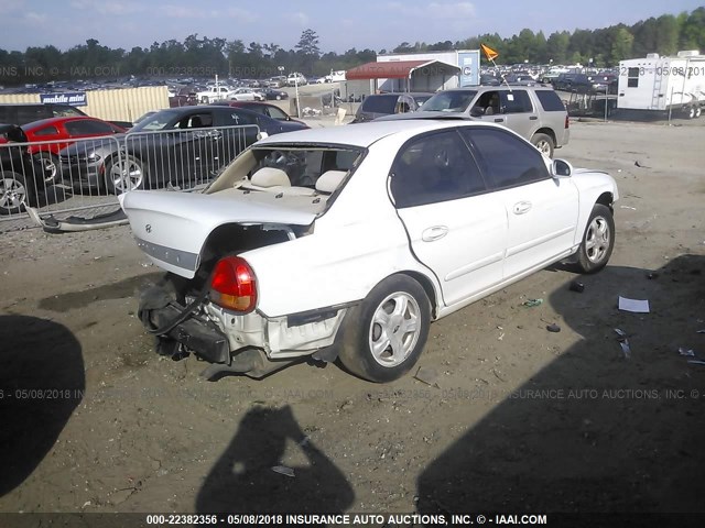 KMHWF25S8YA253972 - 2000 HYUNDAI SONATA GL WHITE photo 4