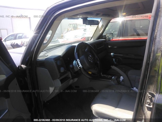 1J8HG48K56C304050 - 2006 JEEP COMMANDER შავი ფოტო 5