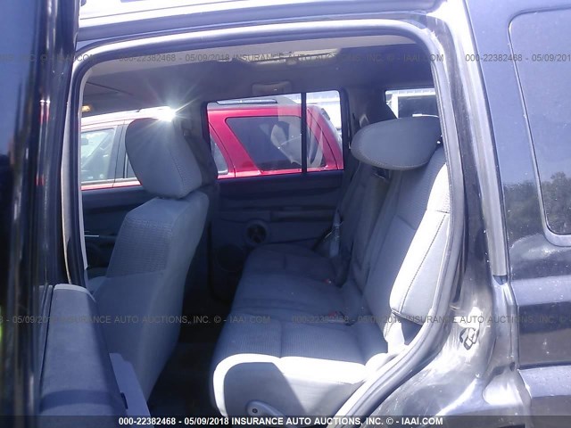 1J8HG48K56C304050 - 2006 JEEP COMMANDER შავი ფოტო 8
