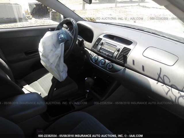 4T1BE30K46U107952 - 2006 TOYOTA CAMRY LE/XLE/SE 银色 照片 5