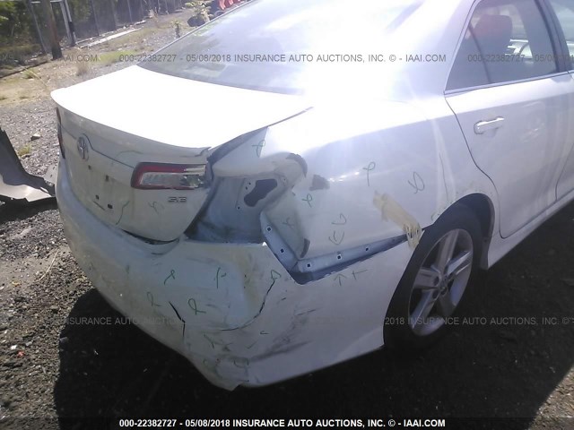 4T1BF1FK7DU638696 - 2013 TOYOTA CAMRY L/SE/LE/XLE თეთრი ფოტო 6