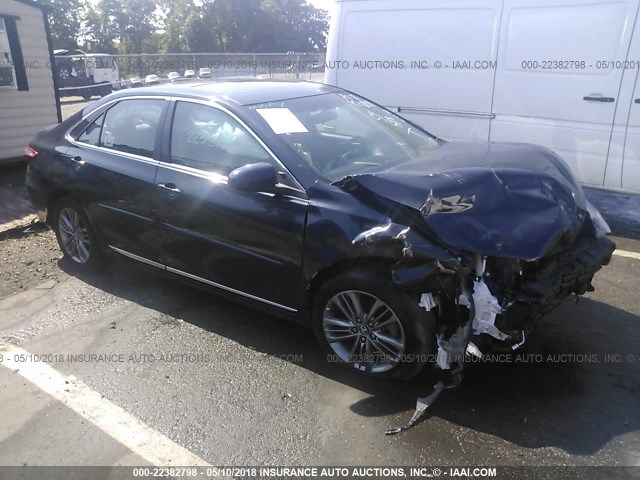 4T1BF1FK5HU418303 - 2017 TOYOTA CAMRY LE/XLE/SE/XSE 黑色 照片 1