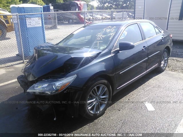 4T1BF1FK5HU418303 - 2017 TOYOTA CAMRY LE/XLE/SE/XSE 黑色 照片 2