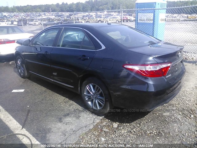 4T1BF1FK5HU418303 - 2017 TOYOTA CAMRY LE/XLE/SE/XSE 黑色 照片 3
