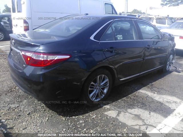 4T1BF1FK5HU418303 - 2017 TOYOTA CAMRY LE/XLE/SE/XSE 黑色 照片 4