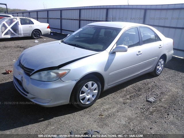 4T1BE32K93U686333 - 2003 TOYOTA CAMRY LE/XLE/SE ვერცხლისფერი ფოტო 2