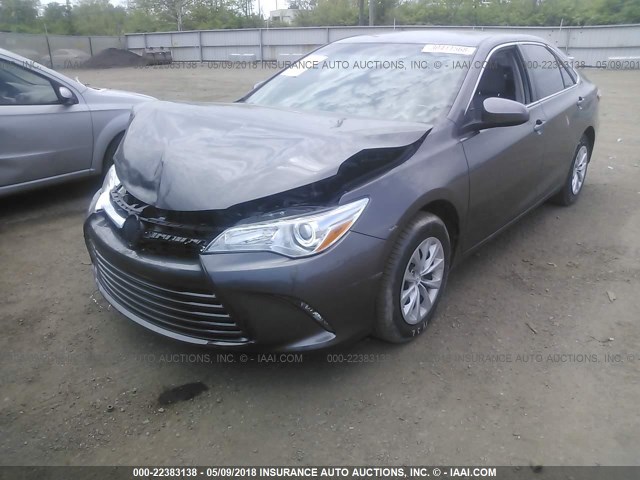 4T4BF1FK4GR578189 - 2016 TOYOTA CAMRY LE/XLE/SE/XSE GRAY photo 2