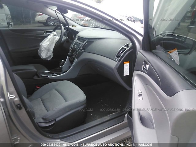 KMHEC4A47DA070306 - 2013 HYUNDAI SONATA HYBRID SILVER photo 5