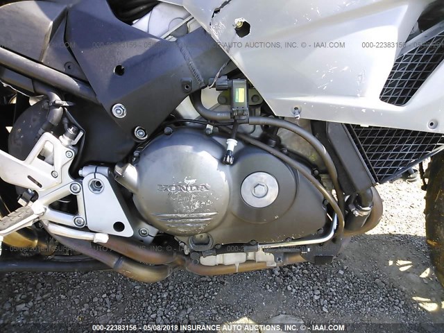 JH2RC46667M900686 - 2007 HONDA VFR800 SILVER photo 8