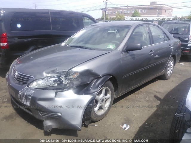 4T1BE32K85U532747 - 2005 TOYOTA CAMRY LE/XLE/SE 灰色 照片 2