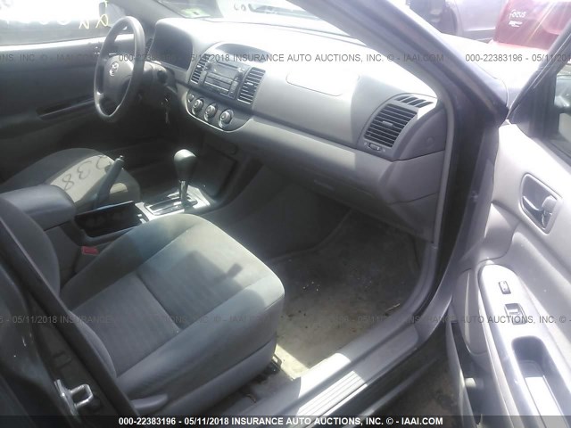 4T1BE32K85U532747 - 2005 TOYOTA CAMRY LE/XLE/SE 灰色 照片 5